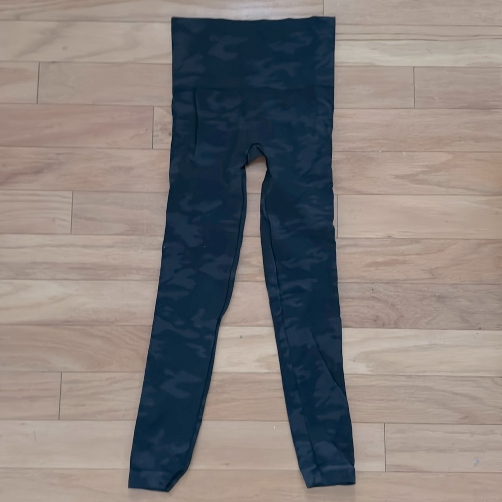 Spanx | Dark Gray Camo | Leggings | size S - Picture 2 of 4